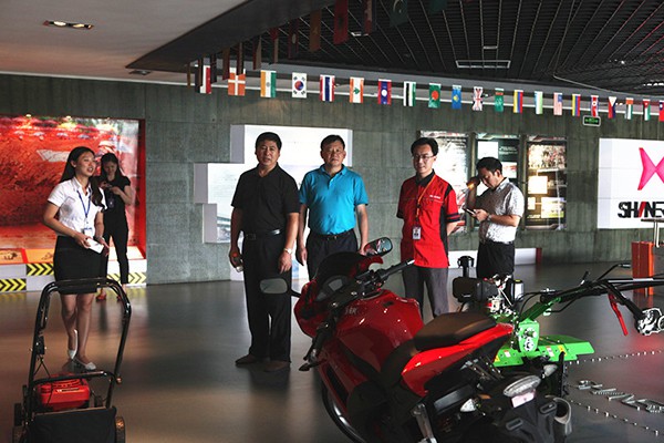 重庆市人社局王局长一行莅临蜜汁噜噜久久噜噜久久久指导工作