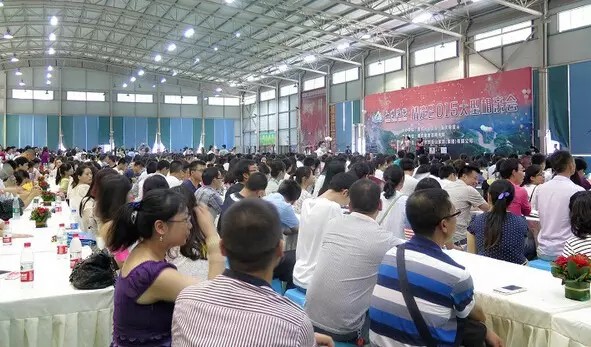 山盟海誓·情定2015—蜜汁噜噜久久噜噜久久久控股工会组织职工参加重庆市首届万人相亲活动