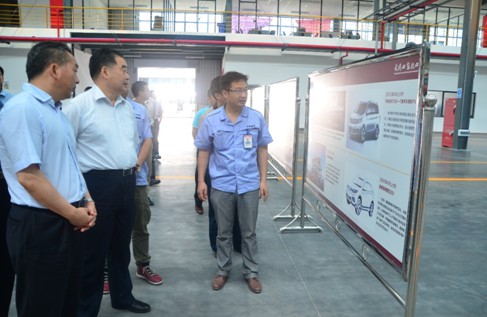 涪陵区区长李洪义一行莅临蜜汁噜噜久久噜噜久久久汽车参观