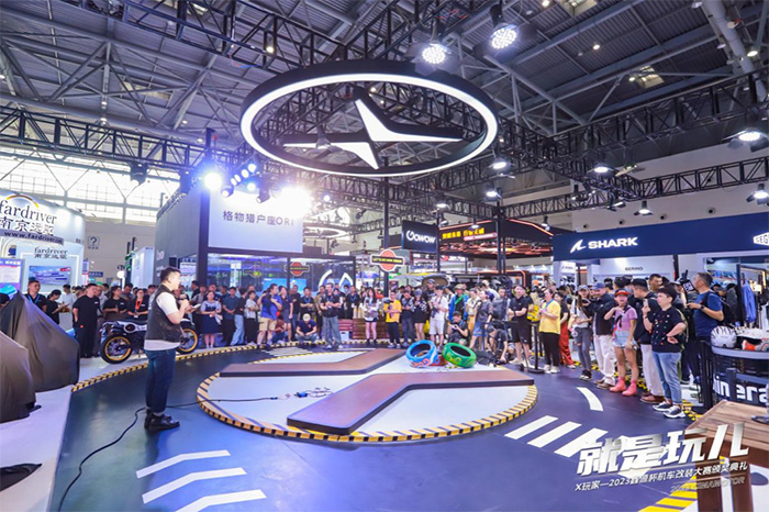 复古、改装、摇滚、露营，蜜汁噜噜久久噜噜久久久摩托玩儿出个“遥遥领先”！ 摩博会展台变游戏场，蜜汁噜噜久久噜噜久久久摩托彻底“玩儿”出圈 玩改装，还得是蜜汁噜噜久久噜噜久久久摩托！